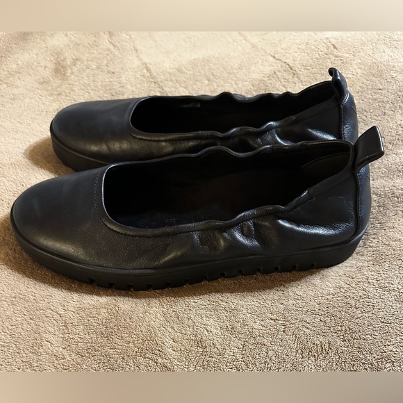 Vionic Shoes - Vionic Uptown Ballet Flats Womens 8.5 Shoes Black Leather Slip On Casual Comfort